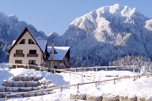 Pensiunea Taverna Pietrei Craiului, Zarnesti, judetul Brasov
